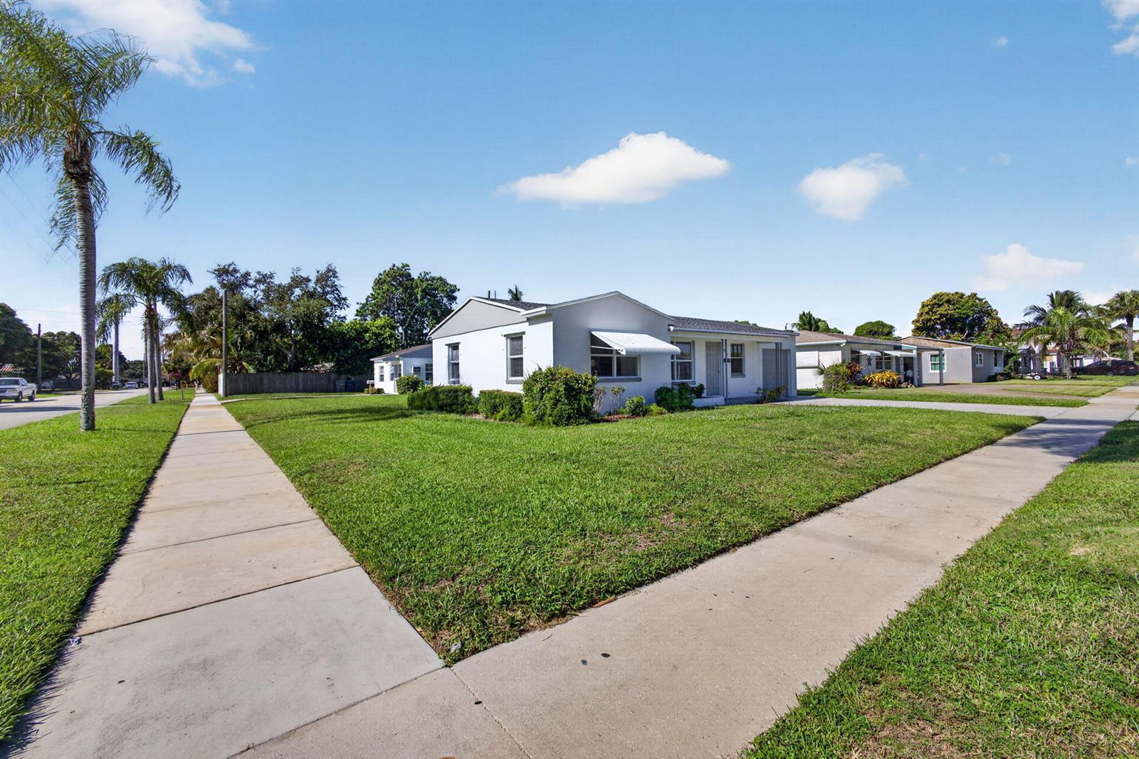 304 Cypress Drive, Lake Park FL 33403 photo 4