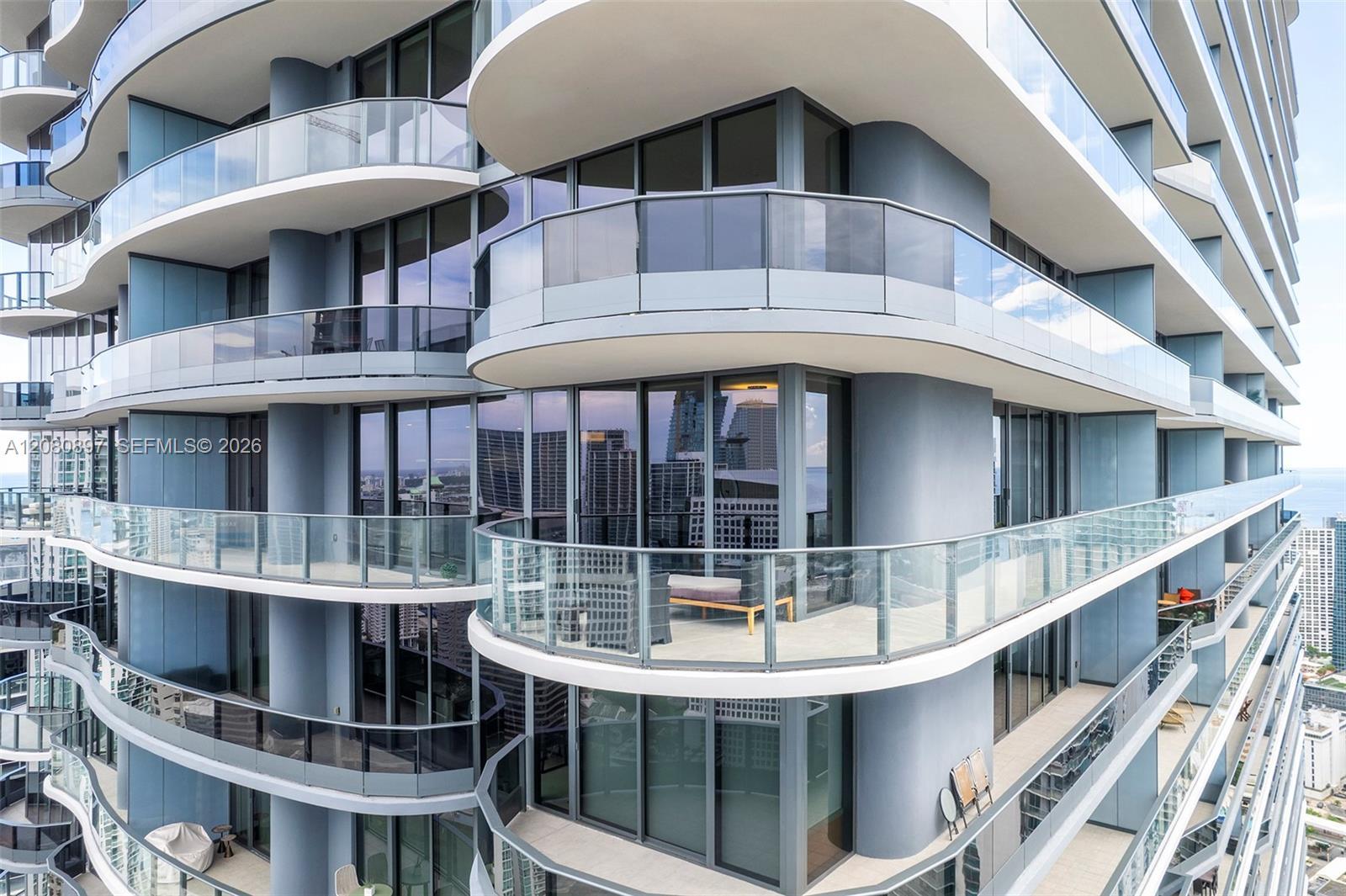 1000 Brickell Plz, Miami FL 33131 photo 2
