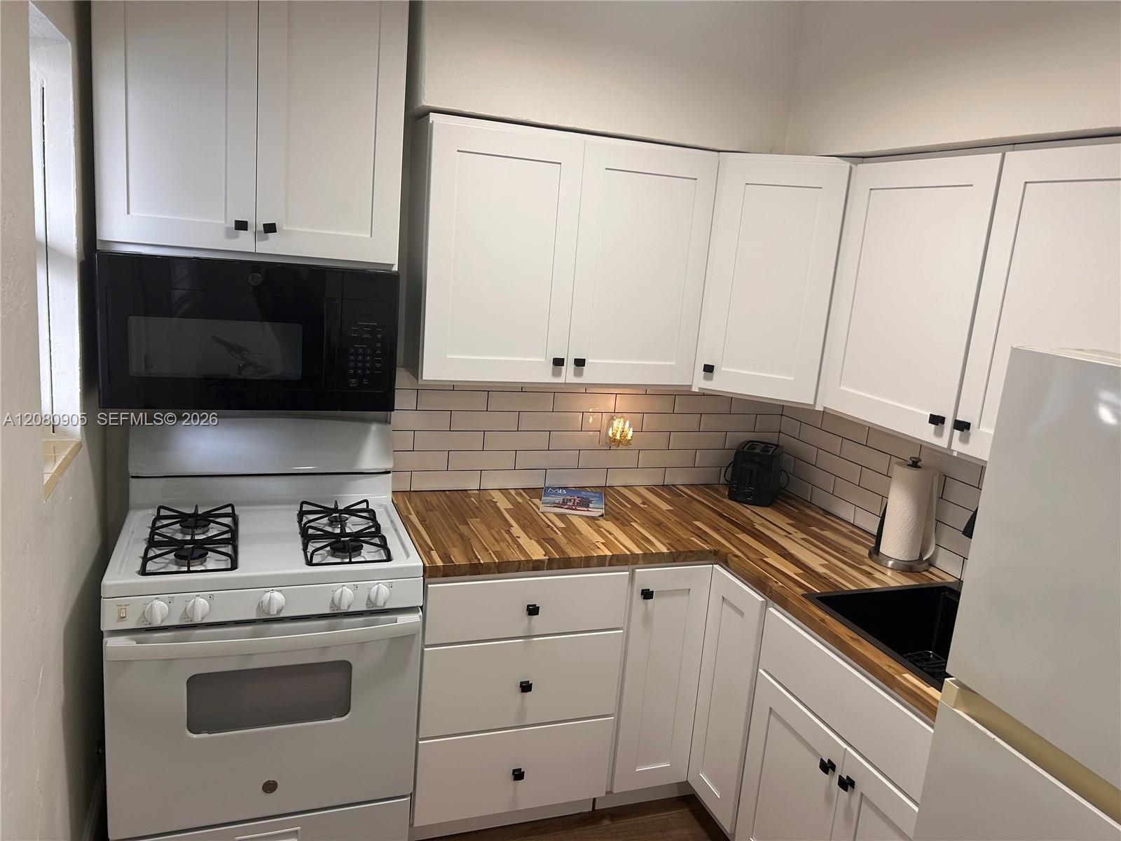 350 75th St # 109, Miami Beach FL 33141