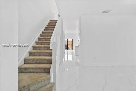 957 NE 211th St, Miami FL 33179 photo 2