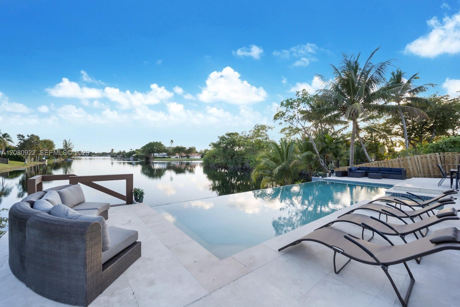 2286 NE 215th St # 2286, Miami FL 33180