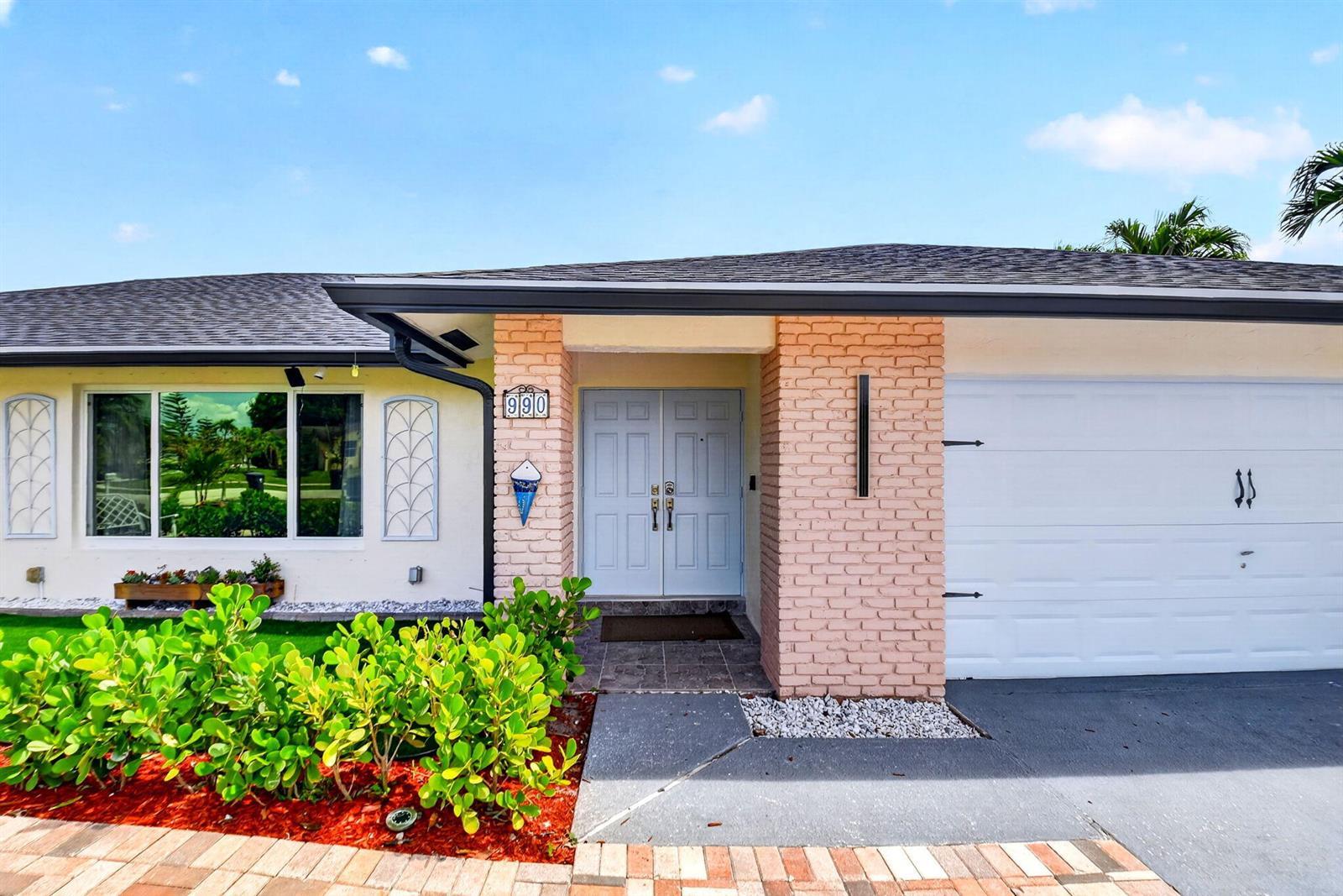 990 Hickory Trail, Wellington FL 33414 photo 5