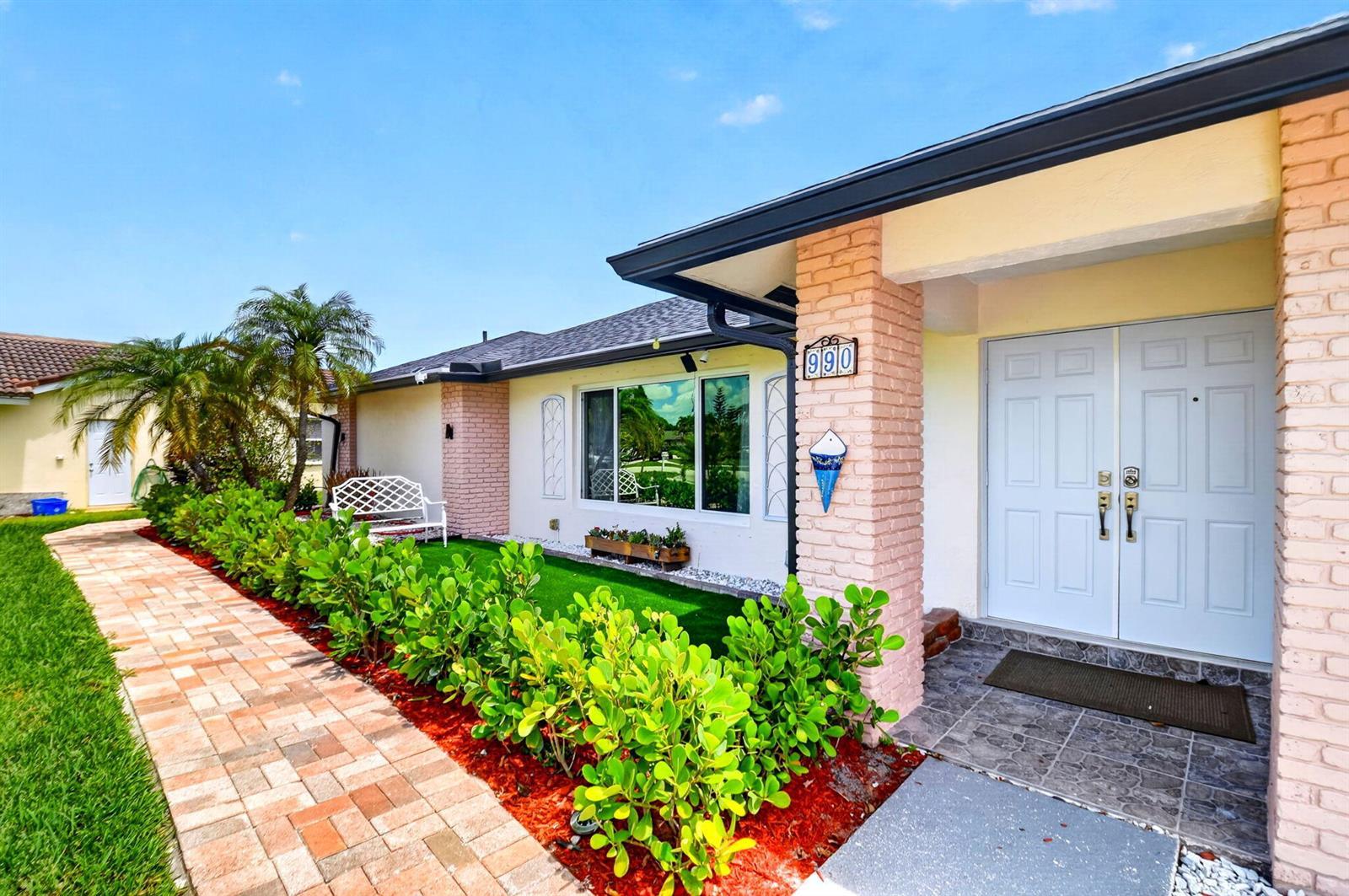 990 Hickory Trail, Wellington FL 33414 photo 4