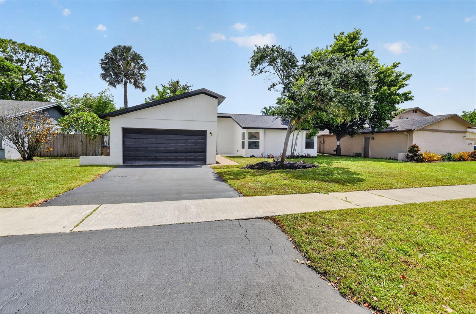 386 NW 40th Terrace, Deerfield Beach FL 33442 photo 2