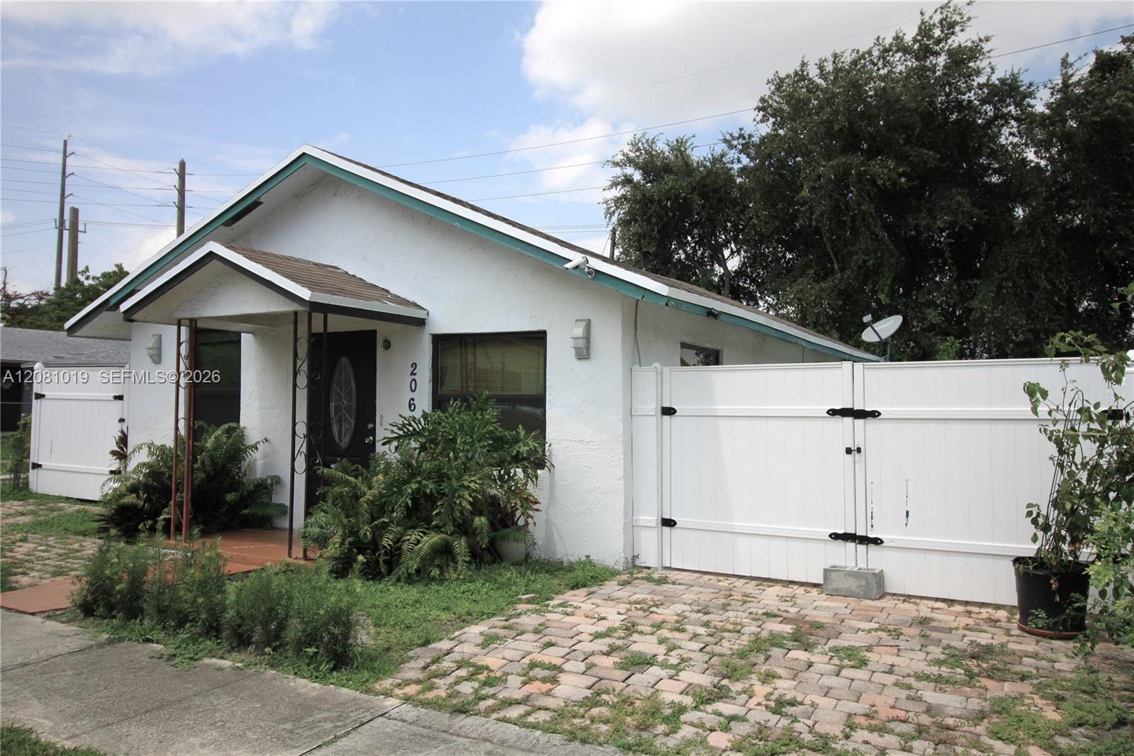 206 SW 2nd Ter, Dania Beach FL 33004 photo 2