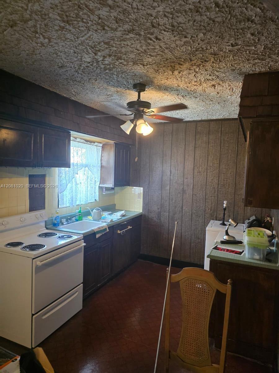 921 NE 163rd St, North Miami Beach FL 33162 photo 2