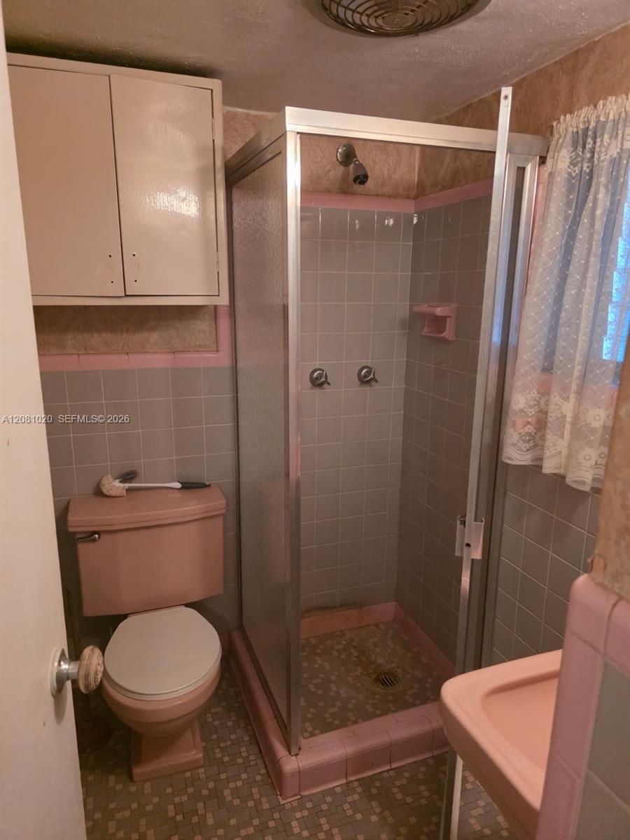921 NE 163rd St, North Miami Beach FL 33162 photo 4