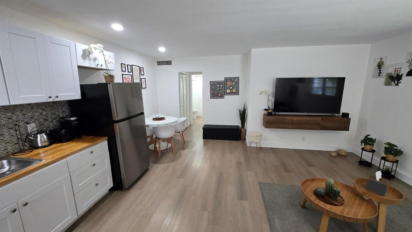 704 NE 8th Street # 5, Hallandale Beach FL 33009 photo 2