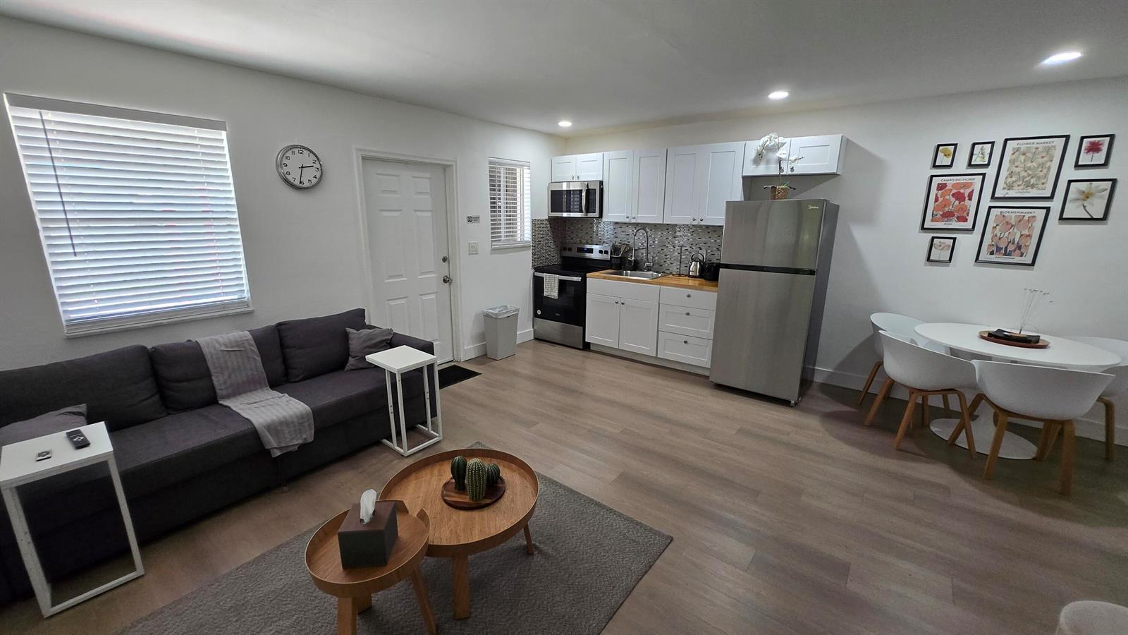704 NE 8th Street # 5, Hallandale Beach FL 33009