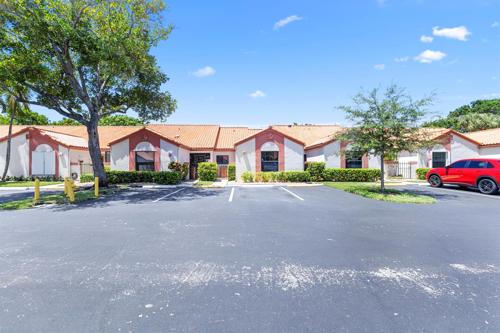 84 CENTENNIAL Court, Deerfield Beach FL 33442 photo 2