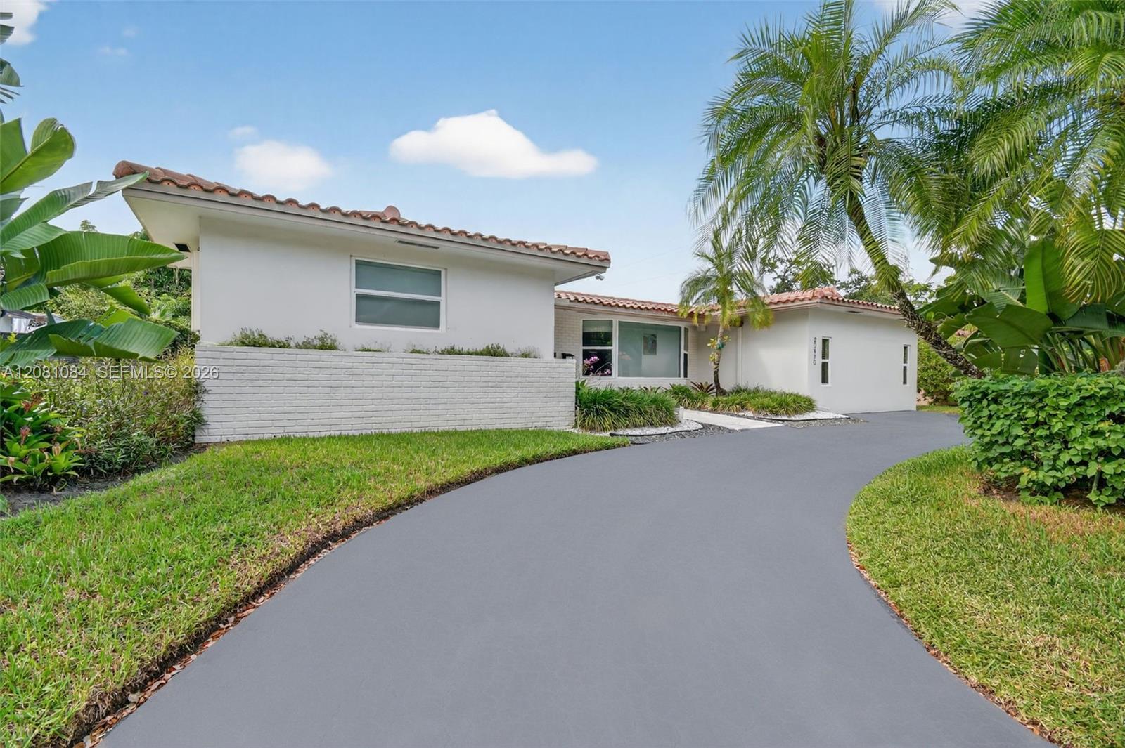 20610 NE 22nd Ct, Miami FL 33180