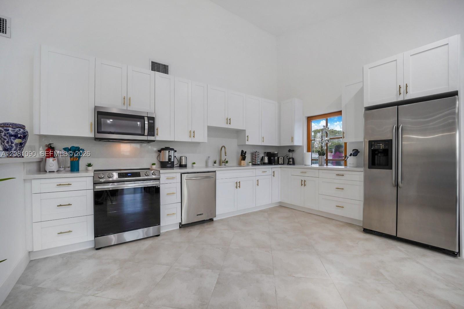 2286 NE 215th St, Miami FL 33180 photo 3