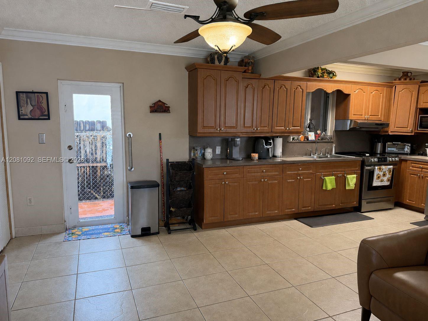 Hialeah, FL 33013 photo 4