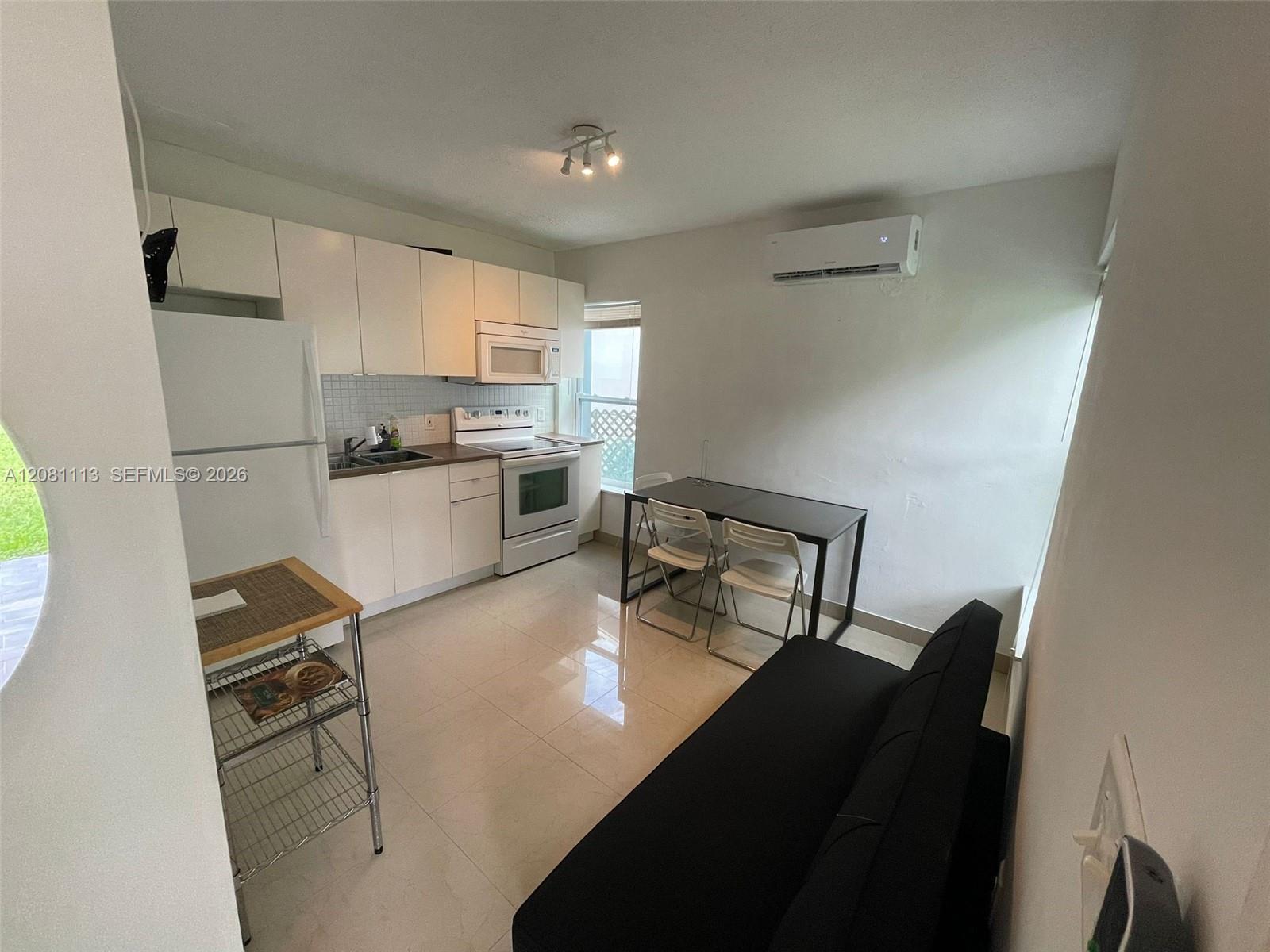 North Miami Beach, FL 33160 photo 3