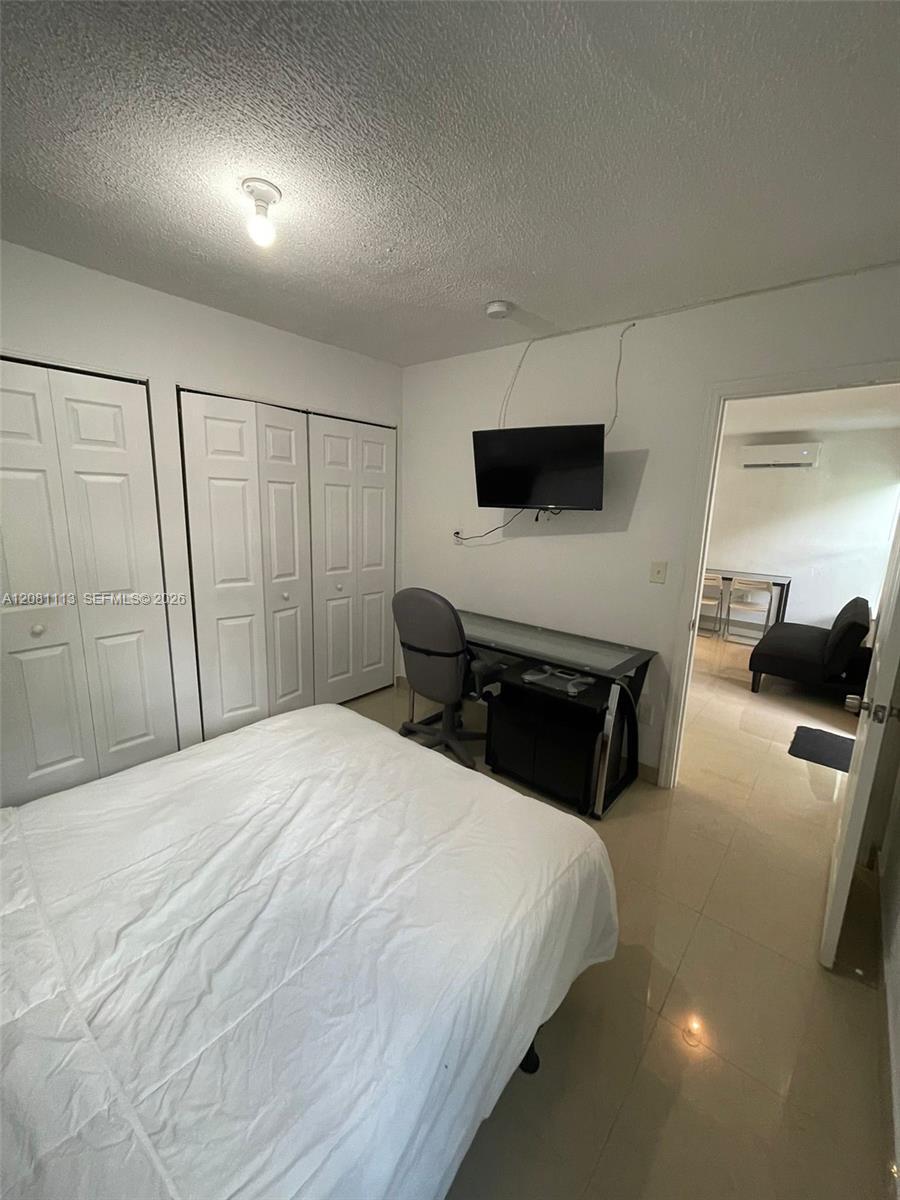 North Miami Beach, FL 33160 photo 5