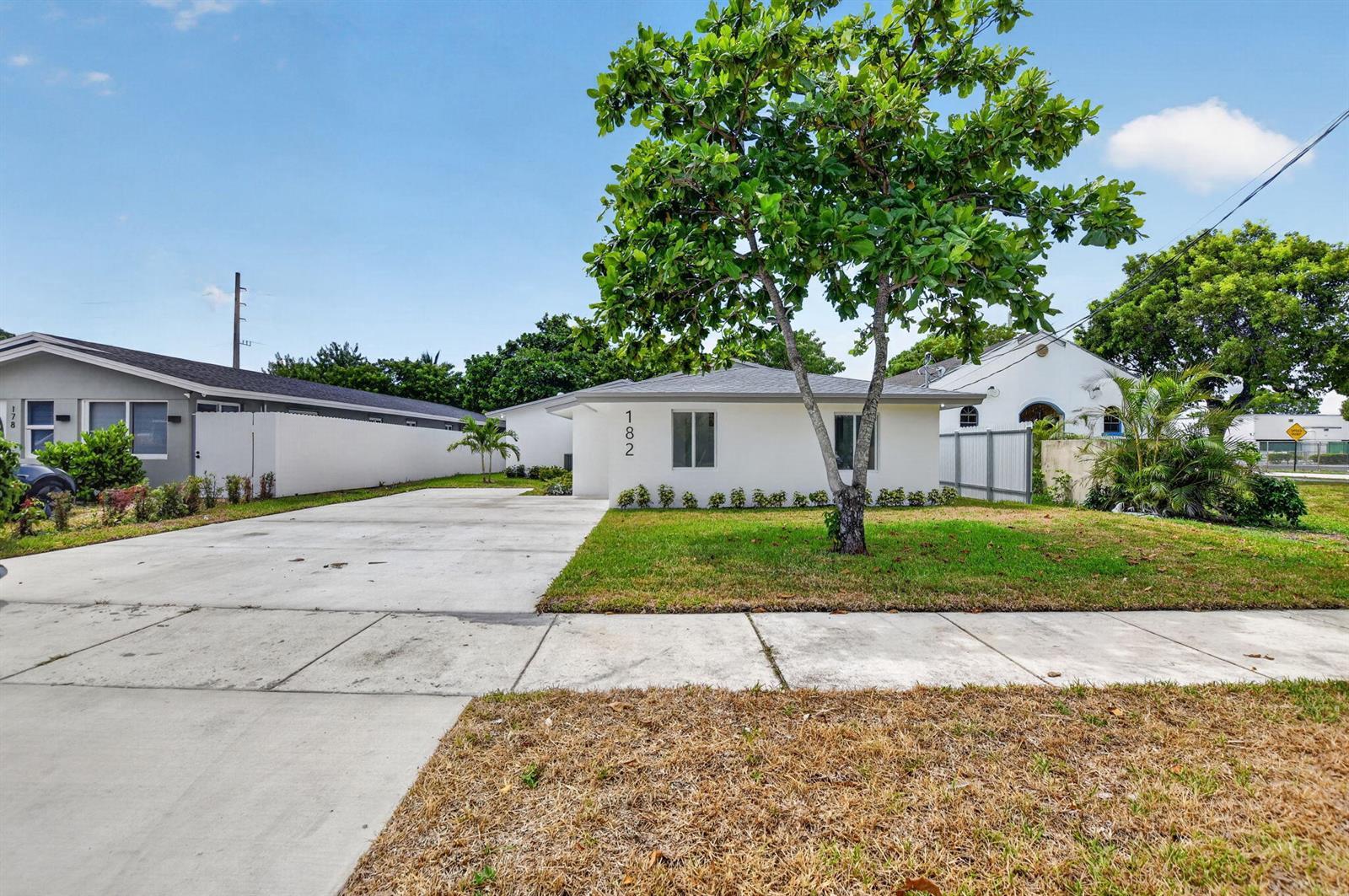 182 SW 6 Street, Deerfield Beach FL 33441 photo 2