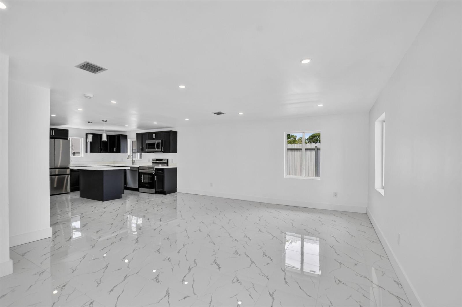 182 SW 6 Street, Deerfield Beach FL 33441 photo 4