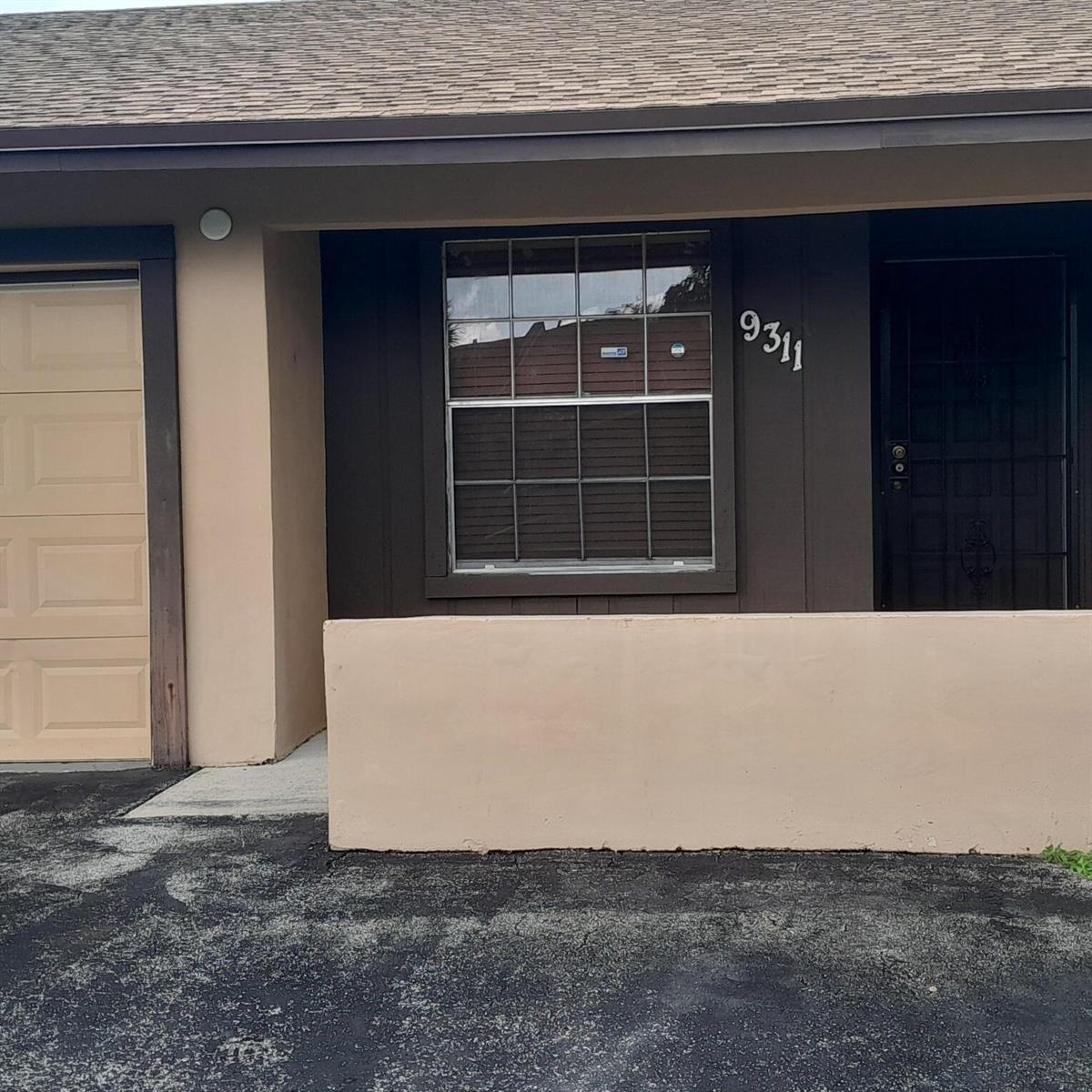 9311 E HEATHER Lane, Miramar FL 33025 photo 2