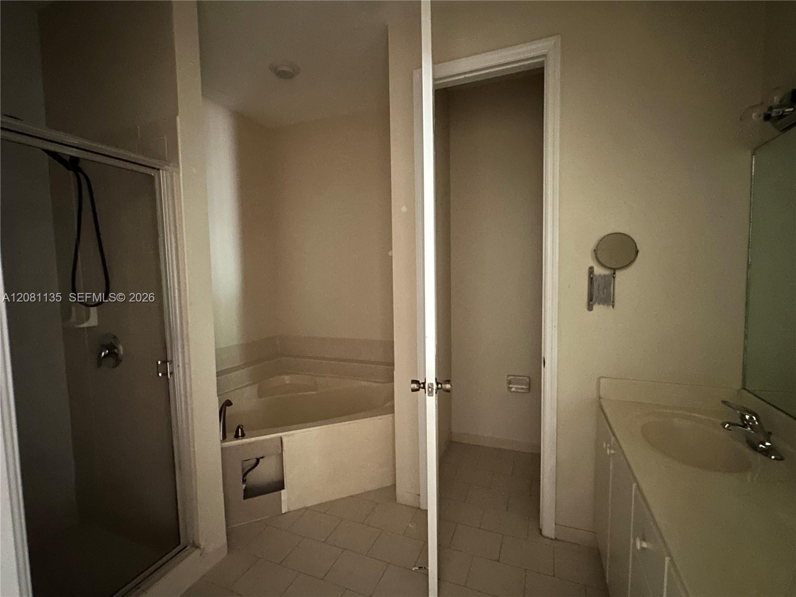 627 NE 35th Ave, Homestead FL 33033 photo 4