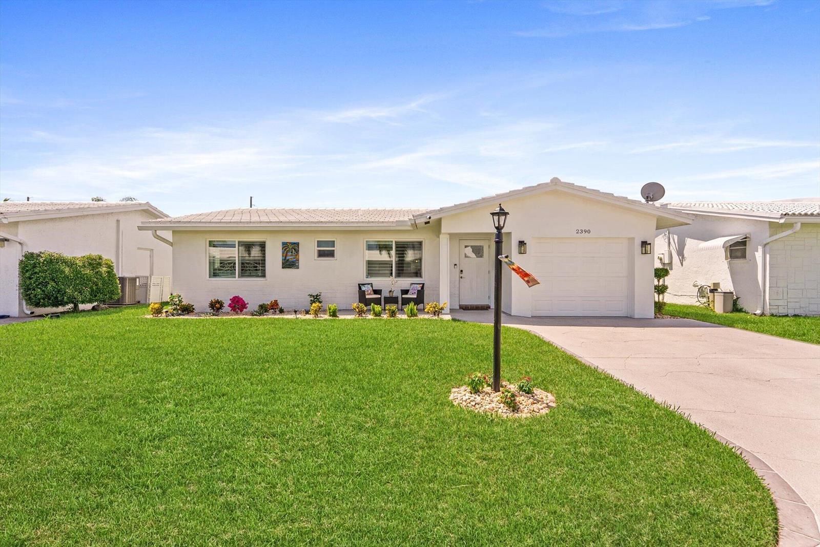 2390 SW 14th Avenue, Boynton Beach FL 33426 photo 2