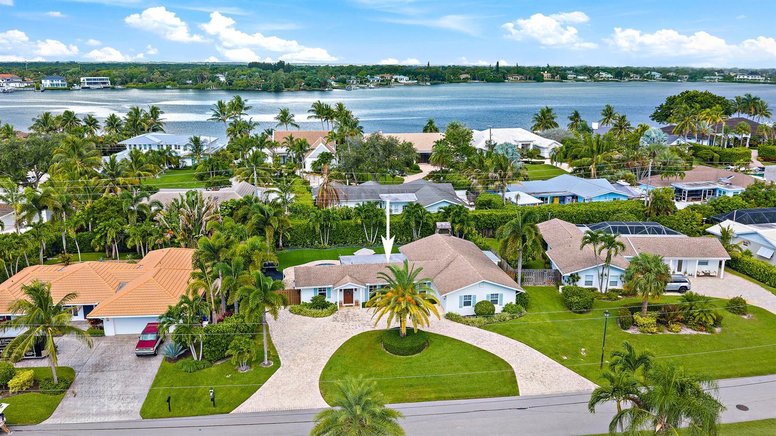 215 Golfview Drive, Tequesta FL 33469 photo 3