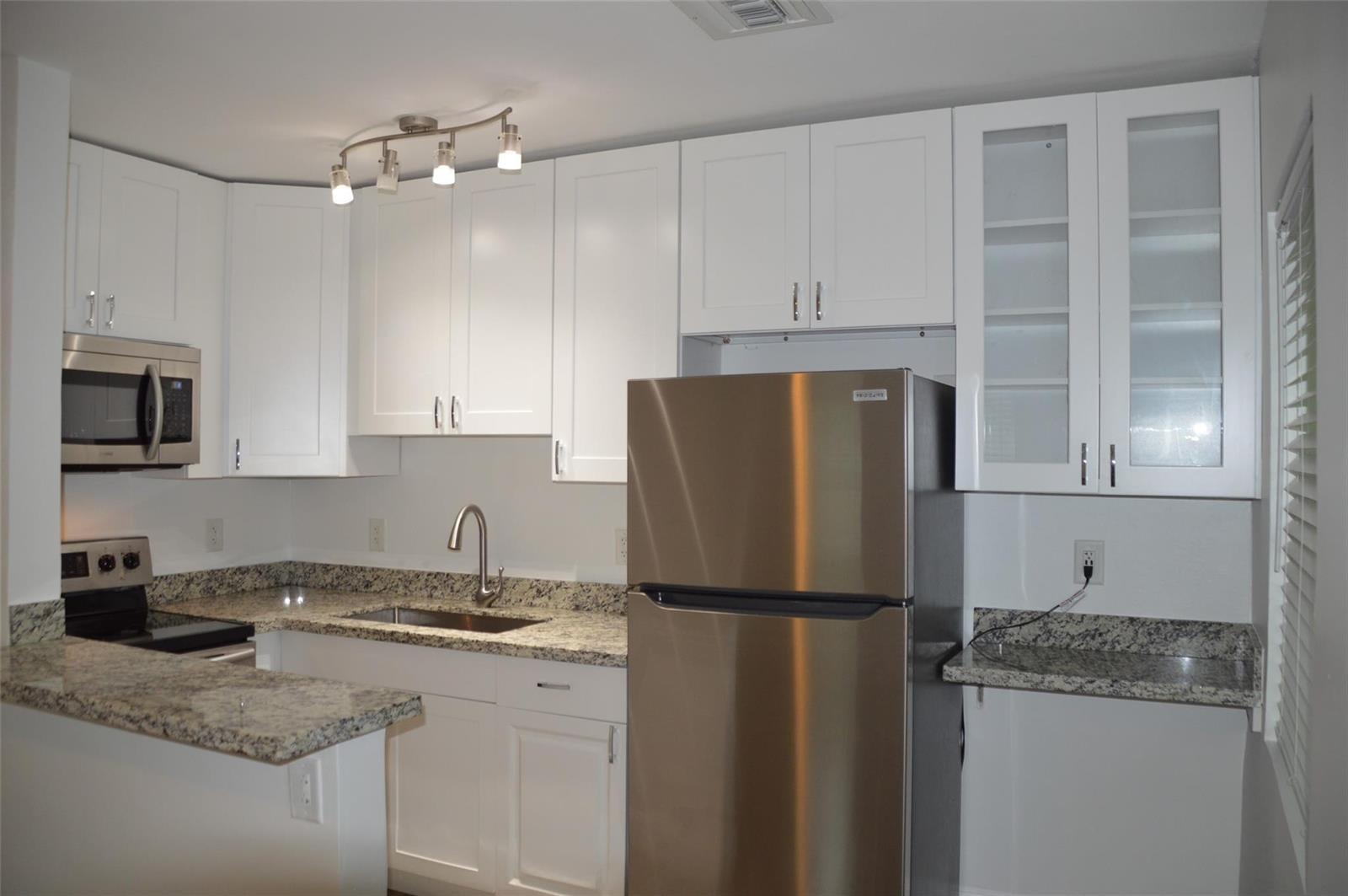 823 NE 14th Court, Fort Lauderdale FL 33304 photo 2