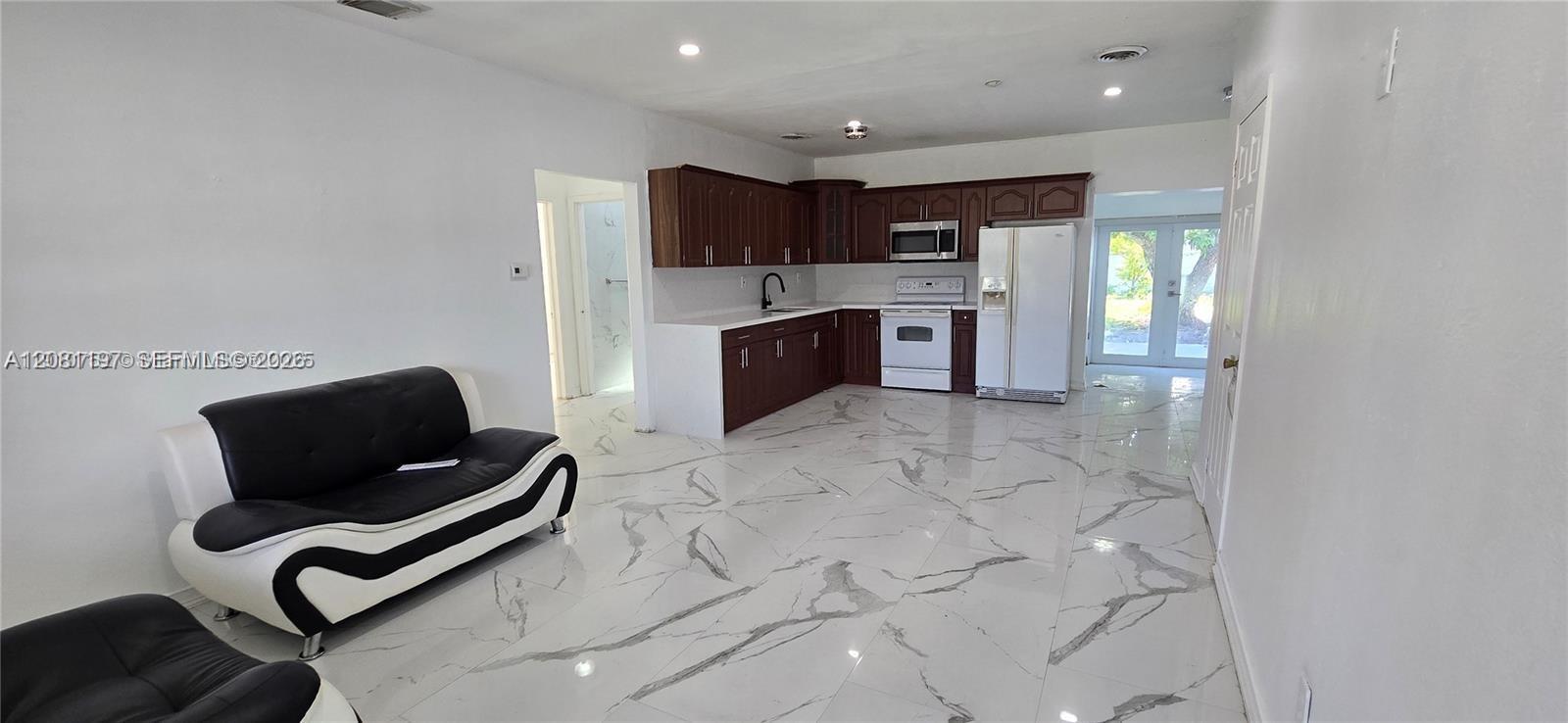 12140 SW 218th St, Miami FL 33170 photo 2