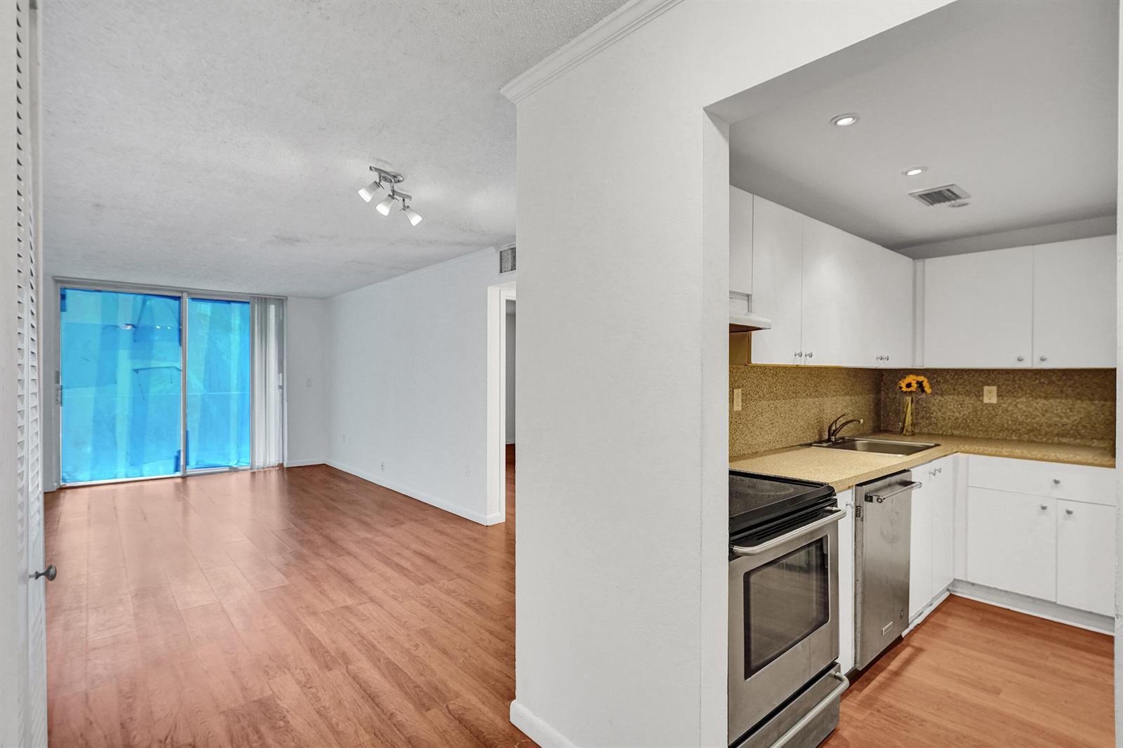 1805 SANS SOUCI Boulevard # 421, North Miami FL 33181 photo 5