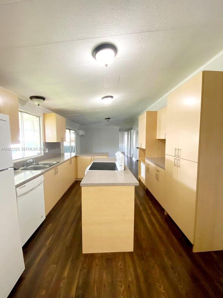 710 NW 219th Ave, Pembroke Pines FL 33029 photo 2