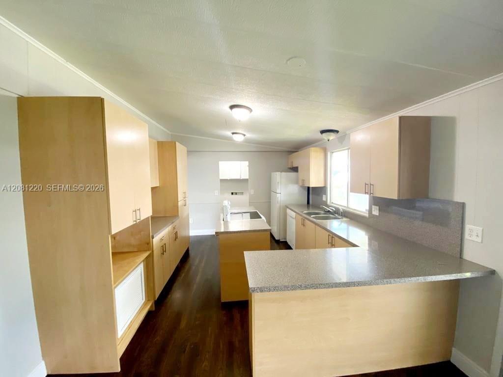 710 NW 219th Ave, Pembroke Pines FL 33029 photo 3