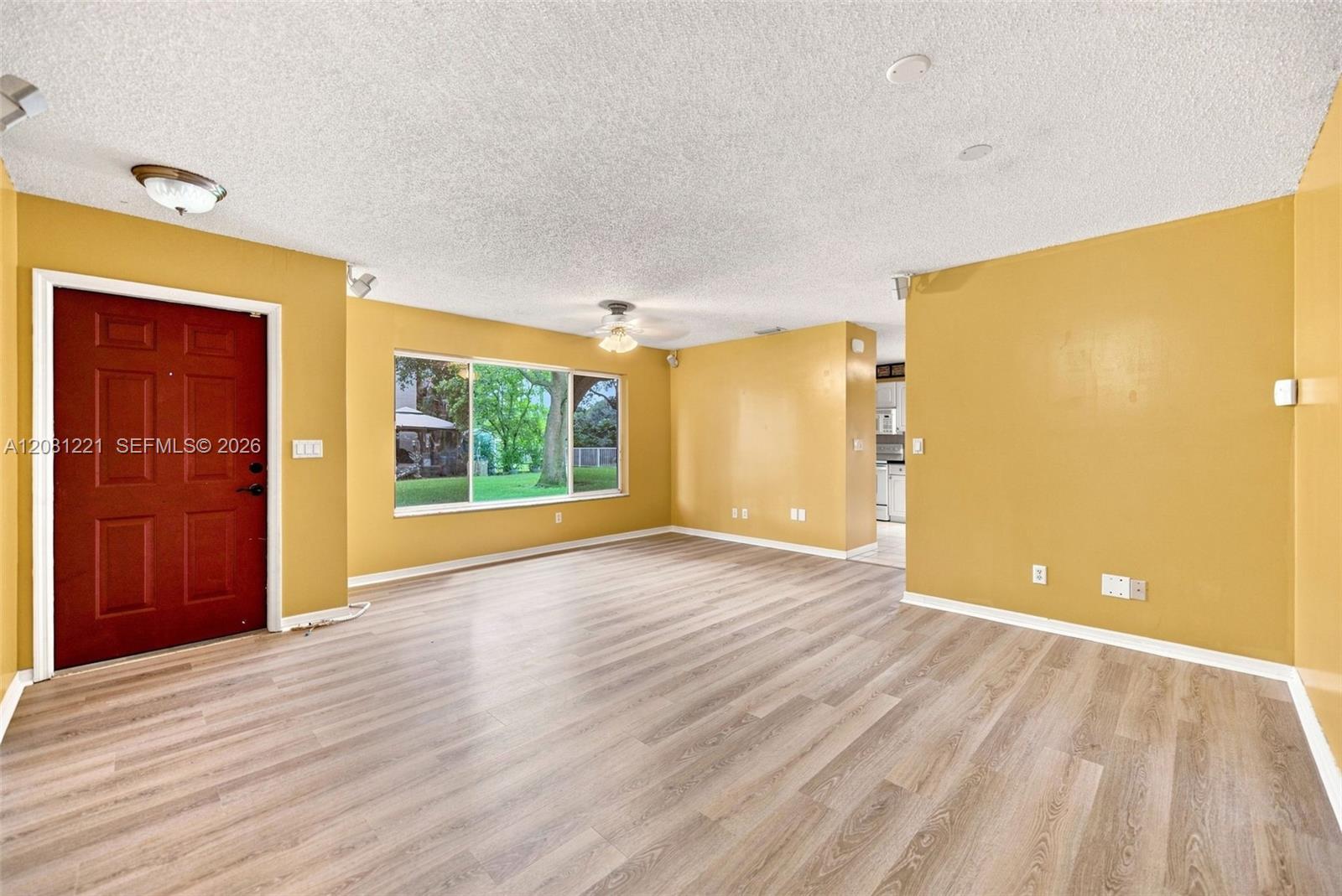 1533 W Harmony Lake Cir, Davie FL 33324 photo 2