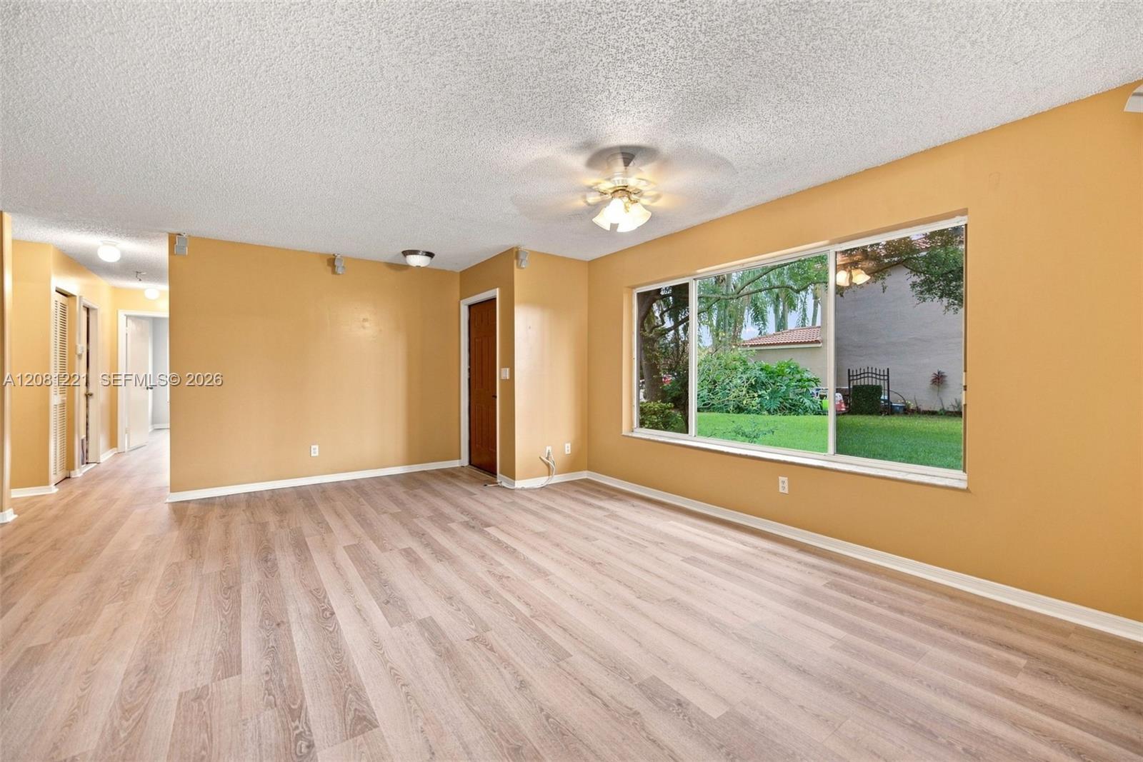 1533 W Harmony Lake Cir, Davie FL 33324 photo 3