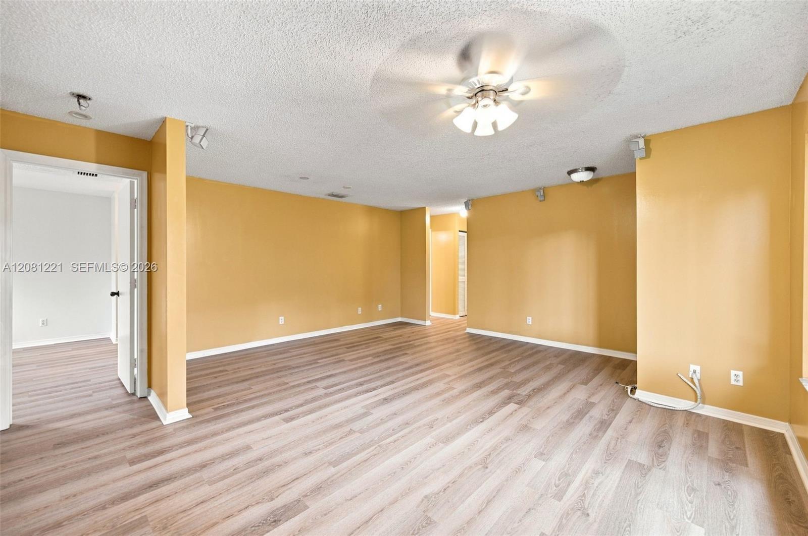 1533 W Harmony Lake Cir, Davie FL 33324 photo 5