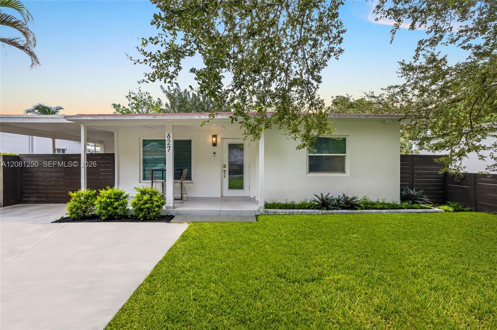 627 SW 7th Ave, Hallandale Beach FL 33009 photo 3