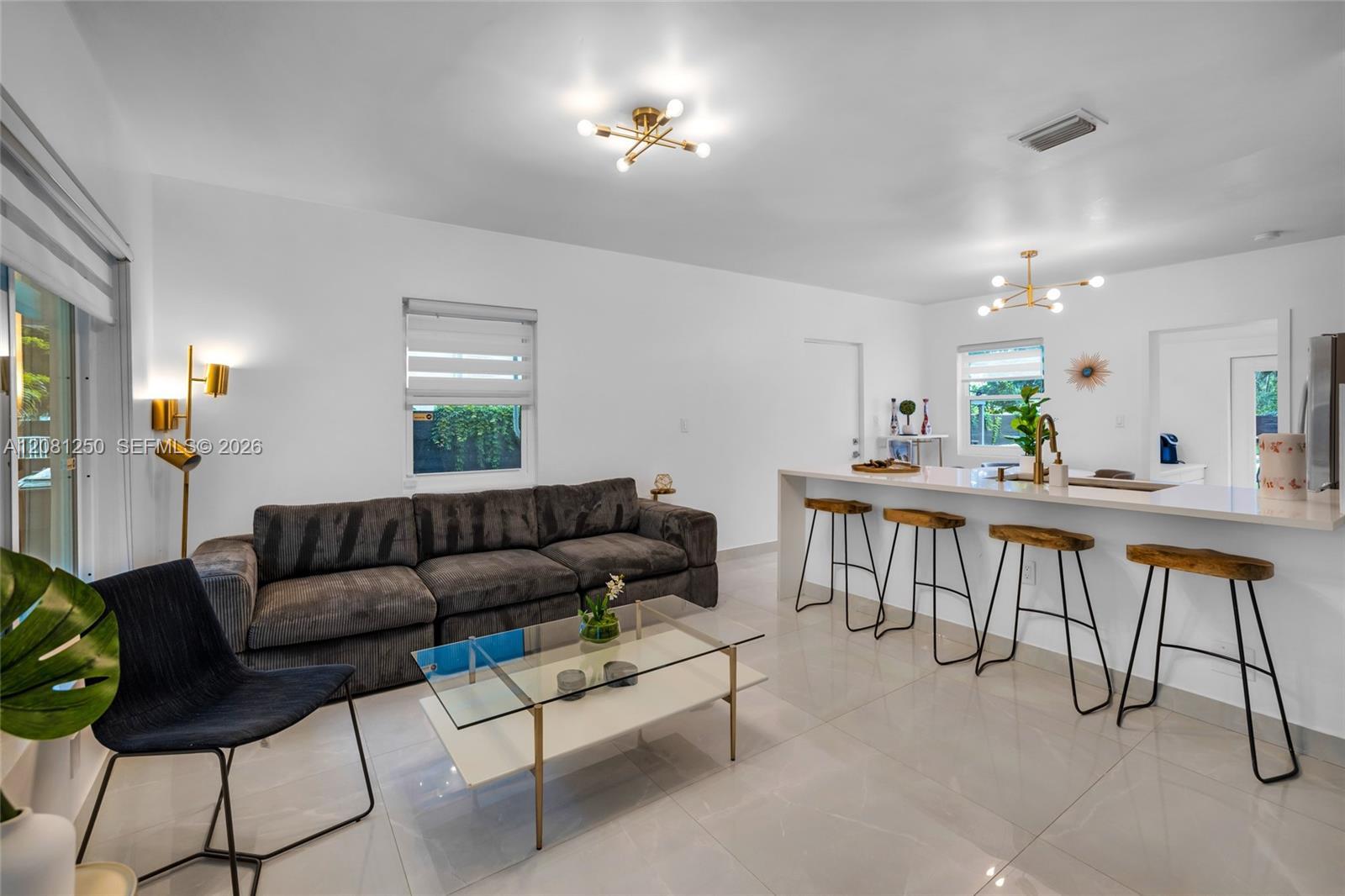 627 SW 7th Ave, Hallandale Beach FL 33009 photo 4