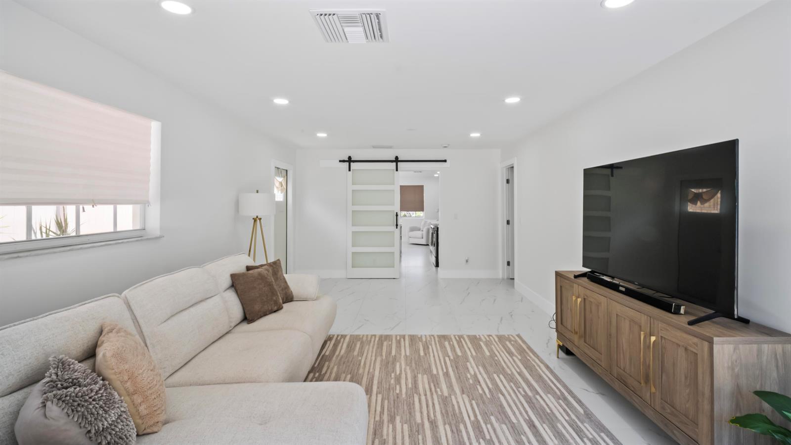 625 W 2ND Street, Riviera Beach FL 33404 photo 5