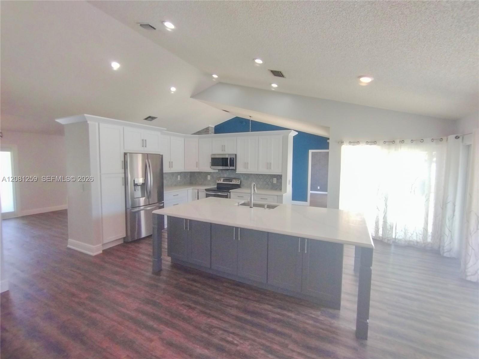 5780 Sun Pointe Circle, Boynton Beach FL 33437 photo 2
