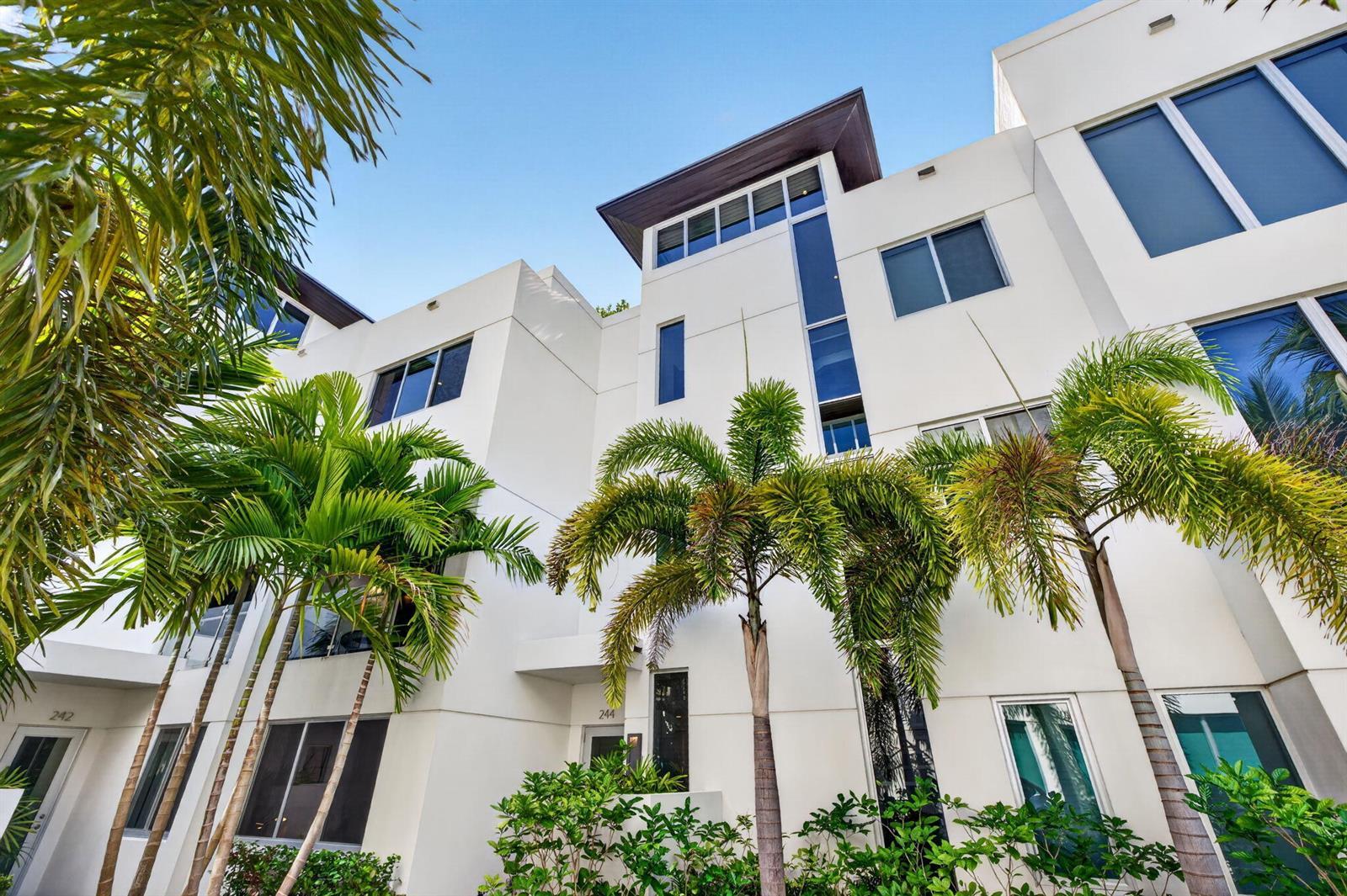 244 Garden Court, Lauderdale By The Sea FL 33308 photo 2