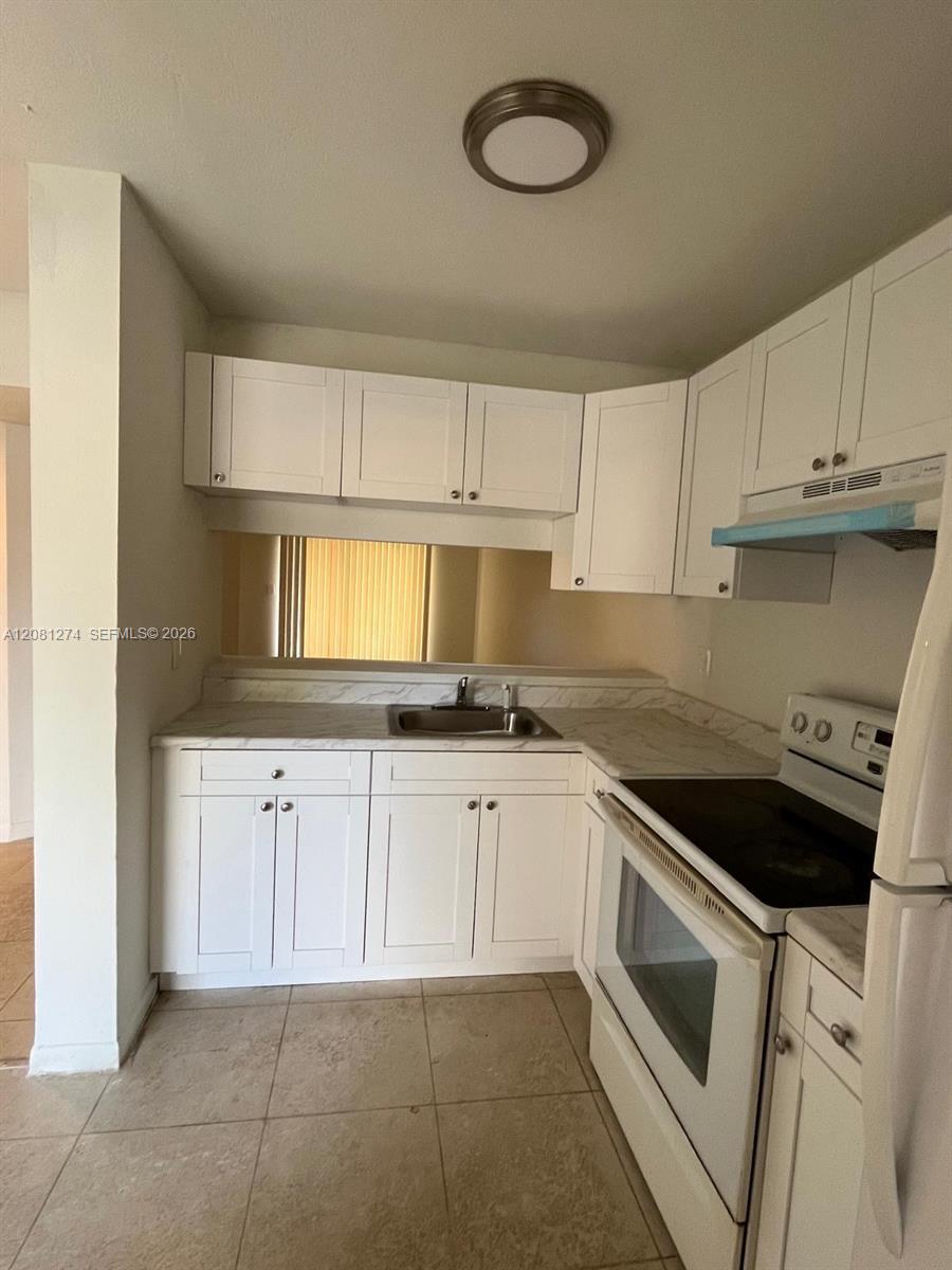 4178 Lakeside Dr # 4178, Tamarac FL 33319 photo 2