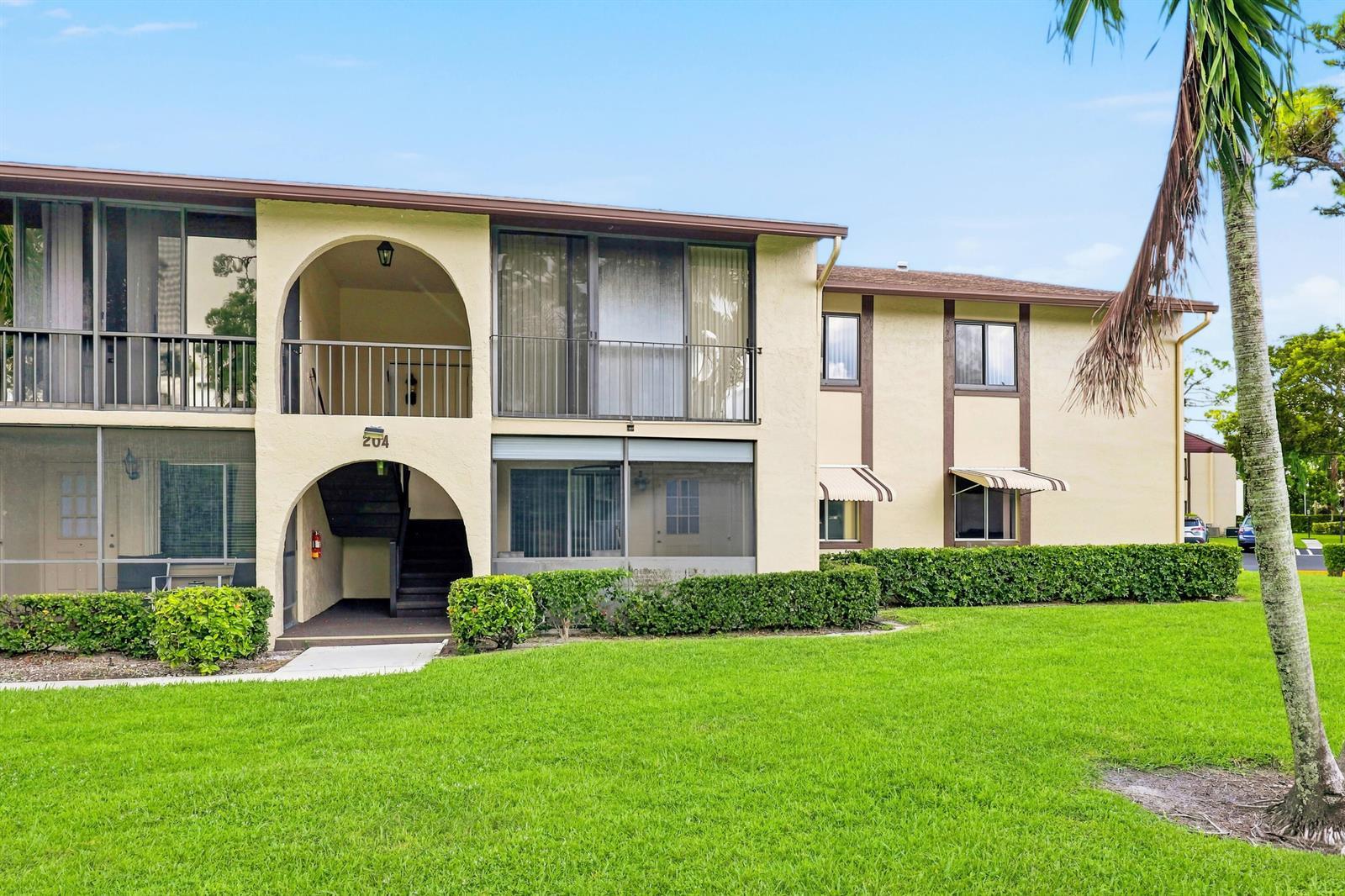 204 Pine Hov Circle # 1, FL 33463 photo 2