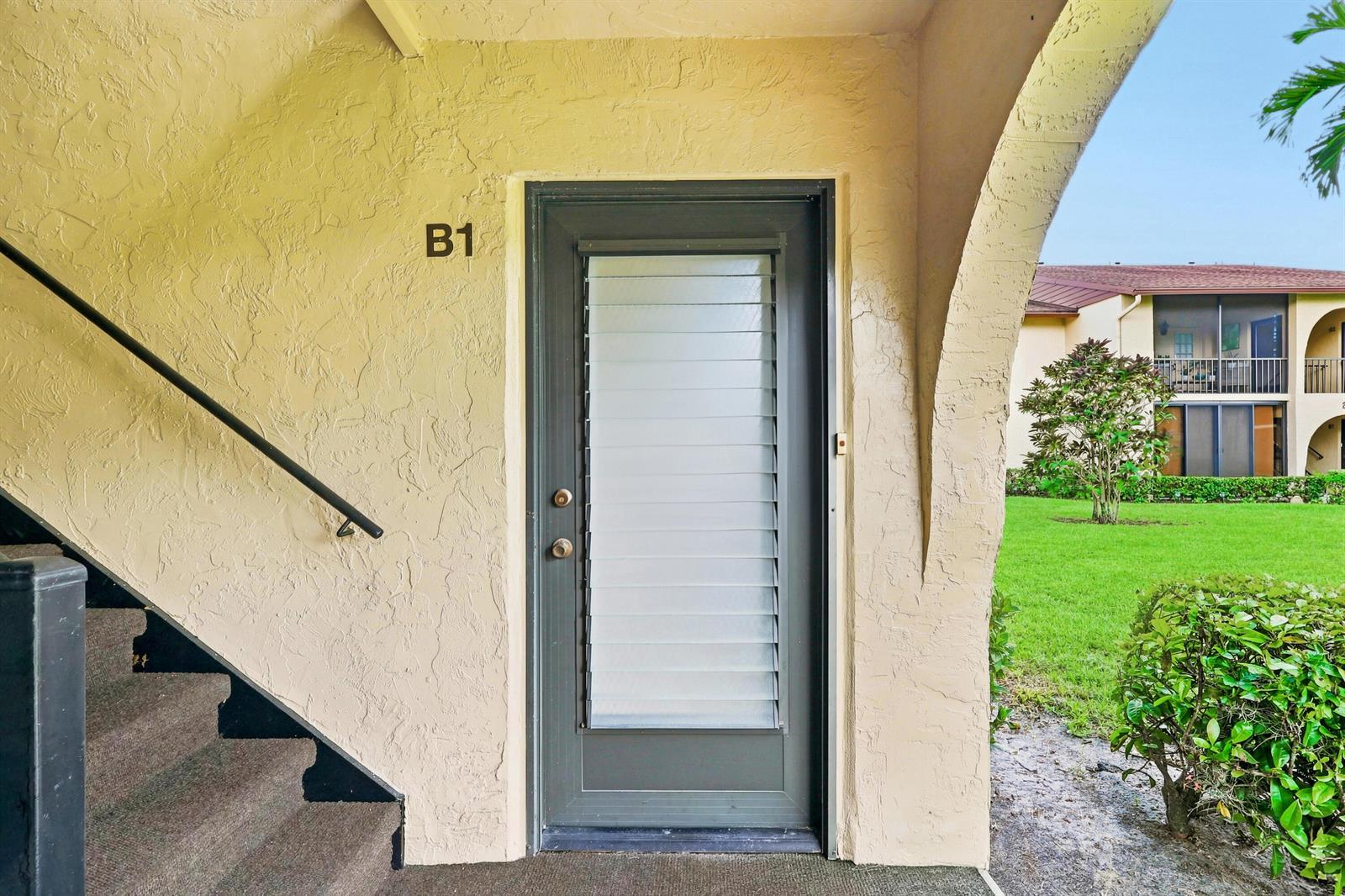 204 Pine Hov Circle # 1, FL 33463 photo 3