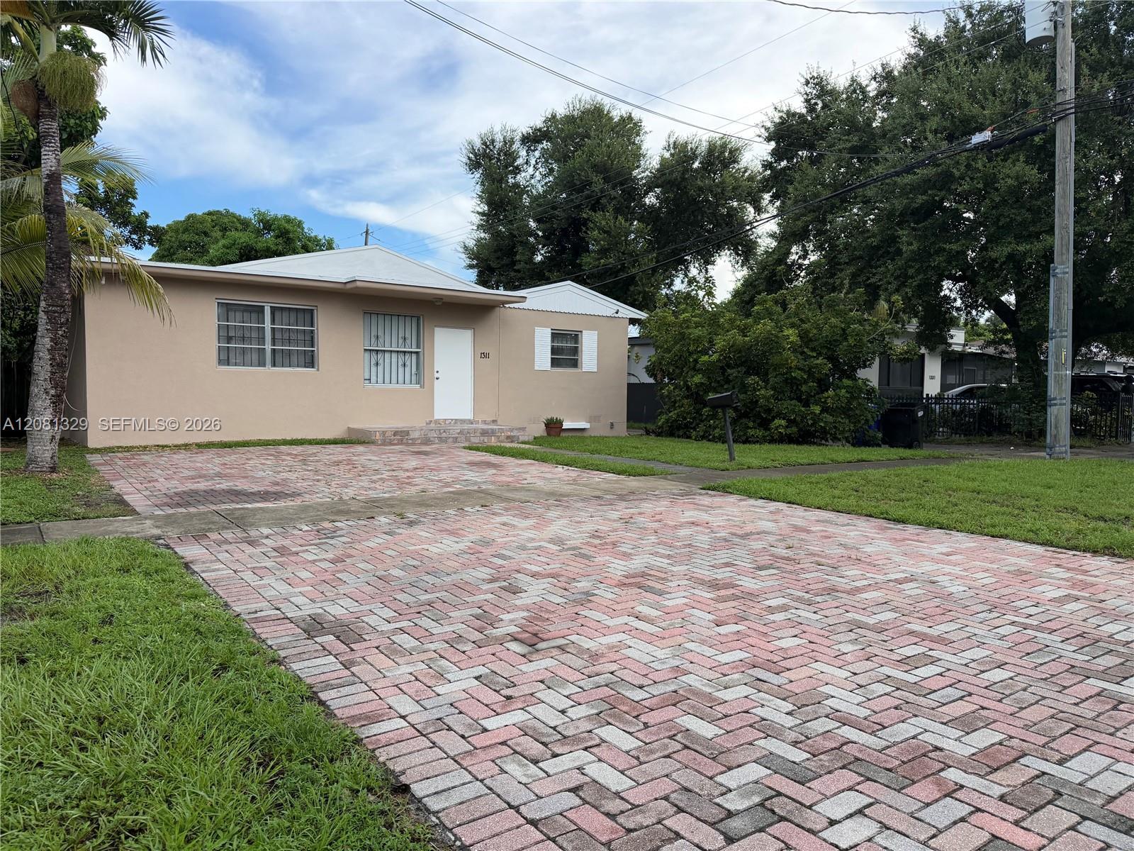 1311 NE NE 157 ST, North Miami Beach FL 33162 photo 2