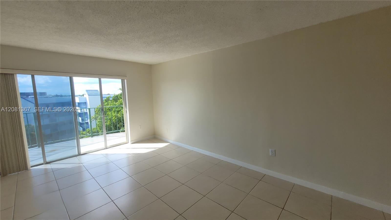 9360 Fontainebleau Blvd # 612, Miami FL 33172 photo 3