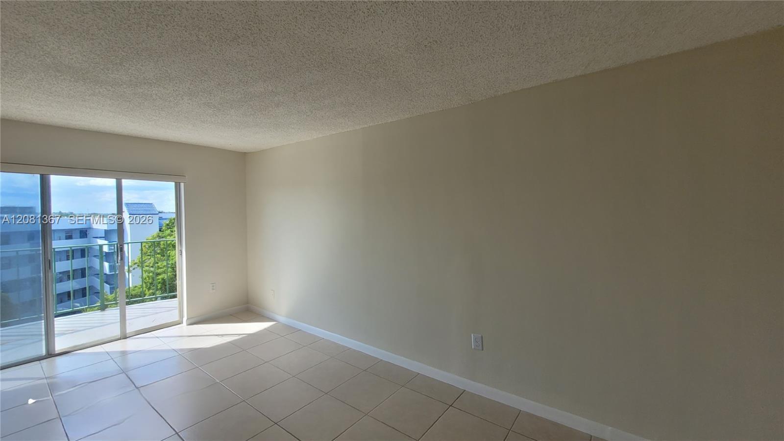 9360 Fontainebleau Blvd # 612, Miami FL 33172 photo 4
