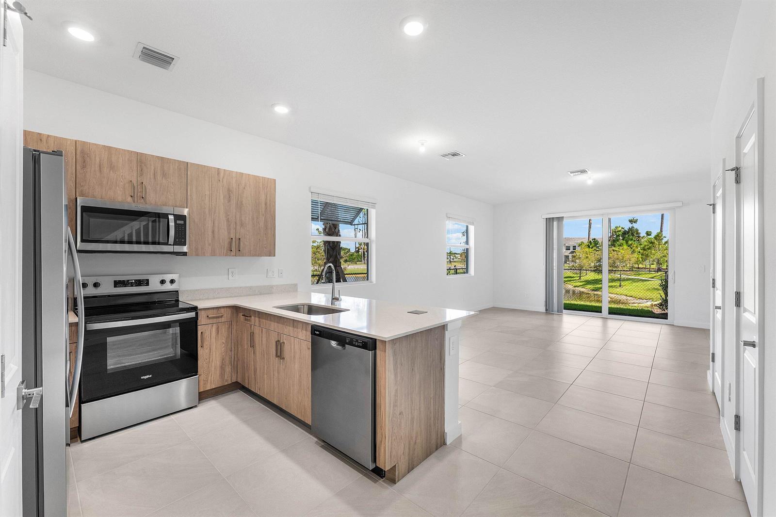 157 LAKESIDE LANDING Court, Royal Palm Beach FL 33411 photo 4
