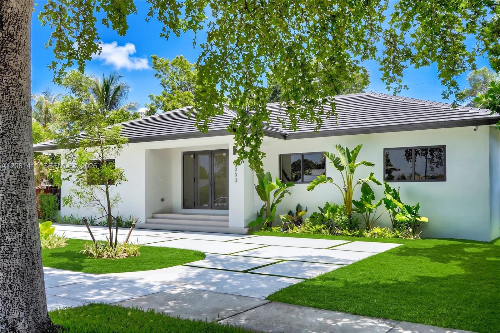 6853 S Waterway Dr, Miami FL 33155 photo 2