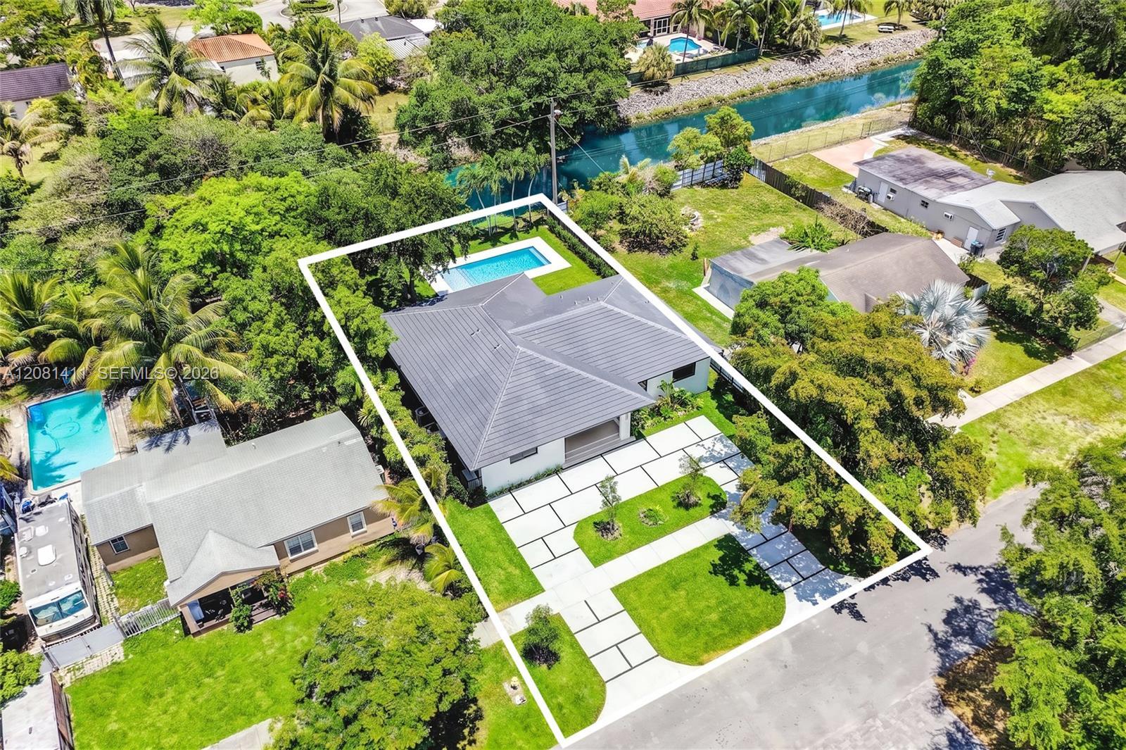 6853 S Waterway Dr, Miami FL 33155 photo 3