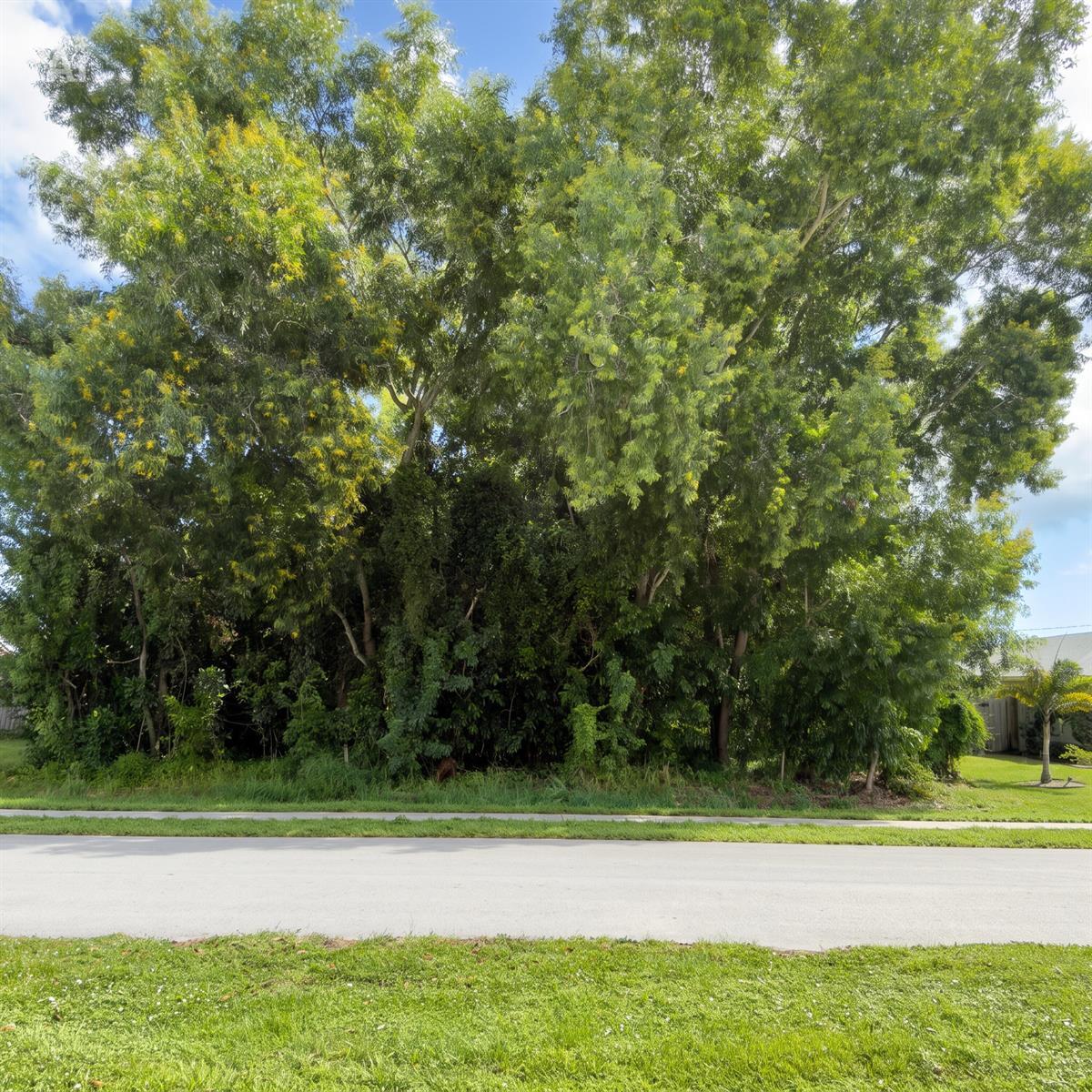 2209 SE FRIENDSHIP Street, Port St. Lucie FL 34952 photo 2