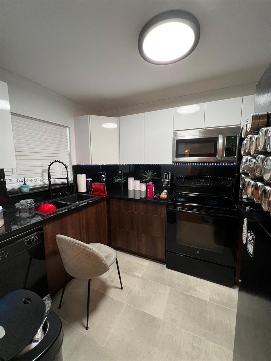 9451 Evergreen Pl # 105, Davie FL 33324 photo 3
