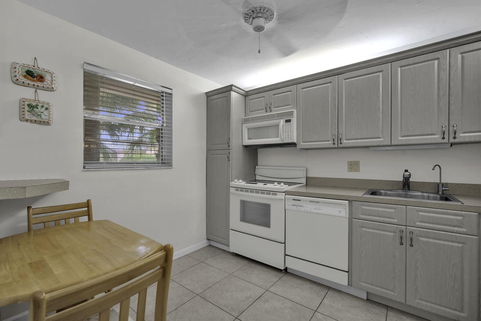 3231 Holiday Springs Boulevard # 306, Margate FL 33063 photo 4